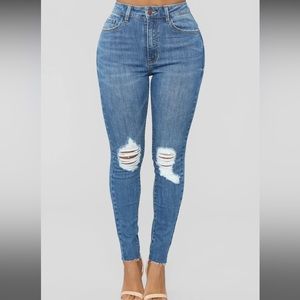 Fashion Nova Skinny Lightwash Distressed Jeans! Size 0! Like new!